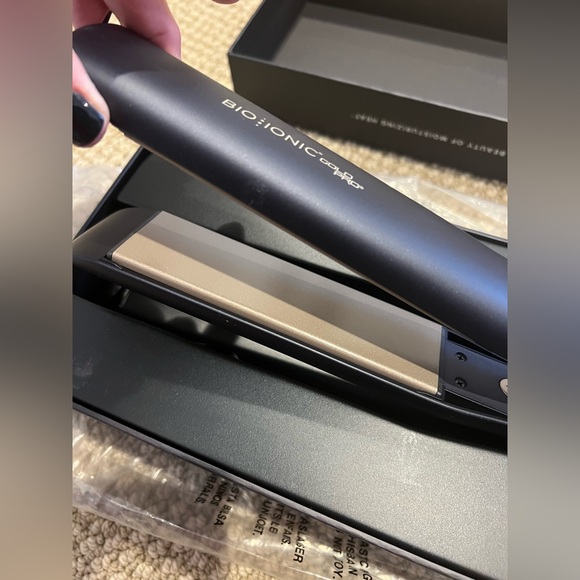Bio Ionic GoldPro Styling Iron - Picture 9 of 10